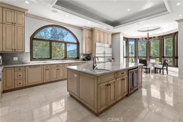 1210 Chantilly, Los Angeles, CA 90077