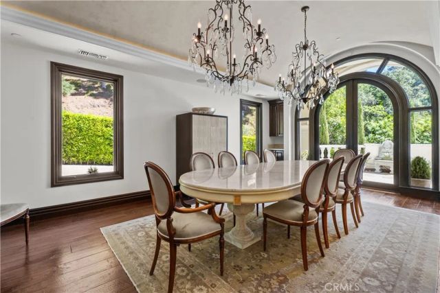 1210 Chantilly, Los Angeles, CA 90077