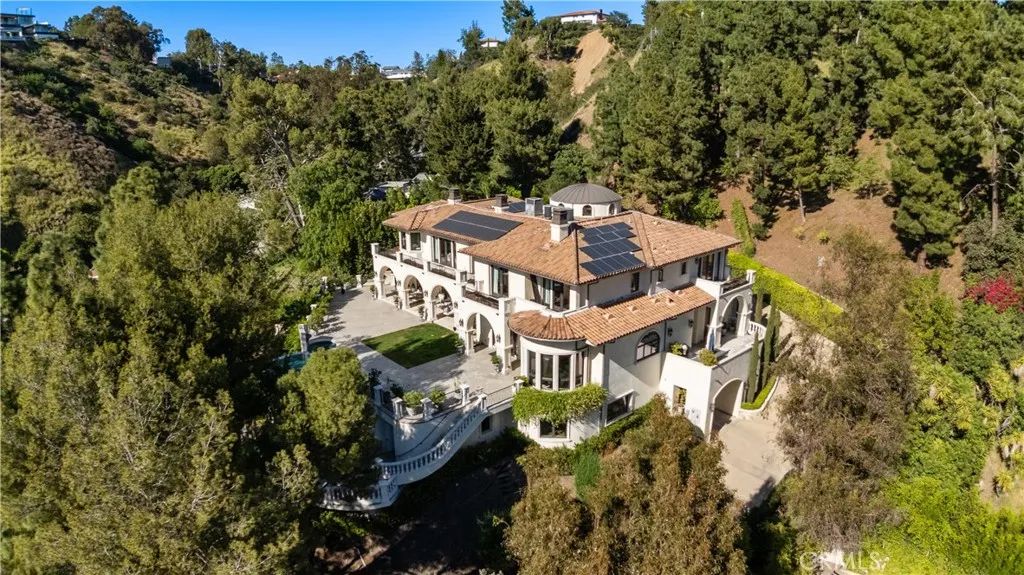 1210 Chantilly, Los Angeles, CA 90077