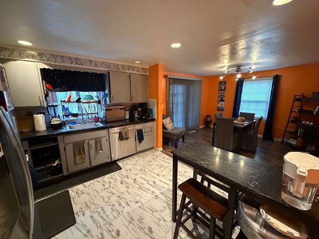117 Silver St, Agawam, MA 01001