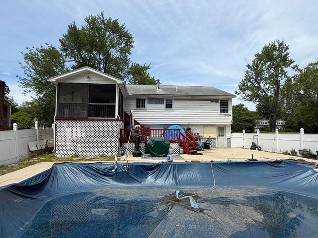 117 Silver St, Agawam, MA 01001