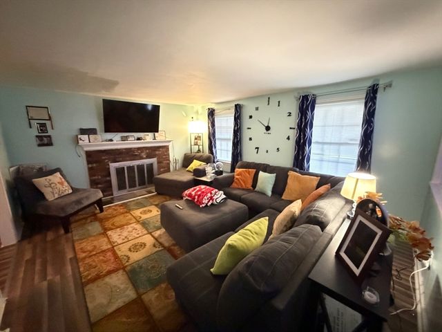 117 Silver St, Agawam, MA 01001