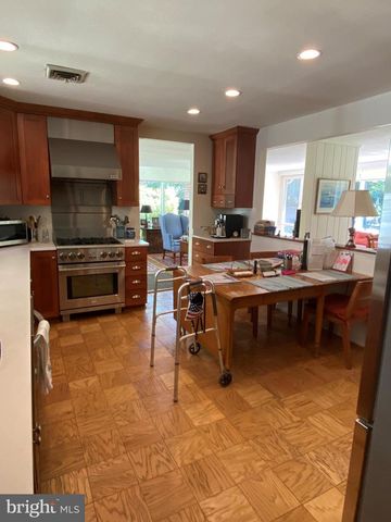 2217 MARTHA'S RD, Alexandria, VA 22307