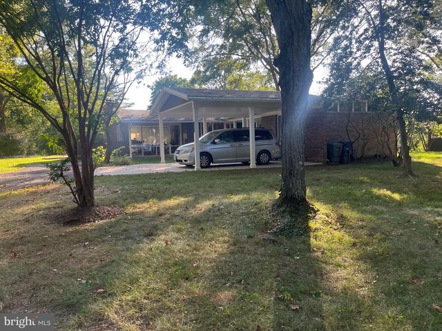 2217 MARTHA'S RD, Alexandria, VA 22307