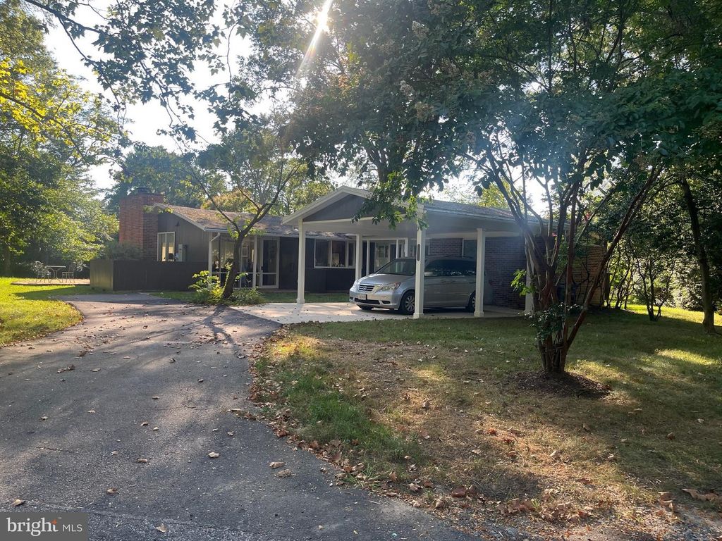 2217 MARTHA'S RD, Alexandria, VA 22307