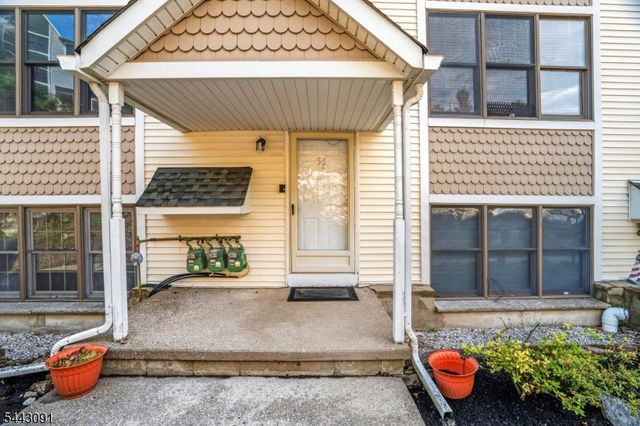 56 Portsmouth Ct 56, Hamburg Boro, NJ 07419