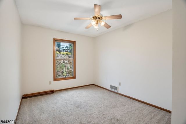 56 Portsmouth Ct 56, Hamburg Boro, NJ 07419