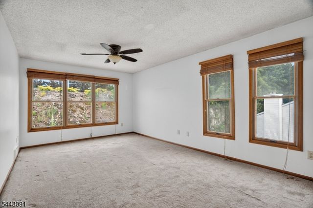 56 Portsmouth Ct 56, Hamburg Boro, NJ 07419