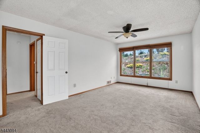 56 Portsmouth Ct 56, Hamburg Boro, NJ 07419