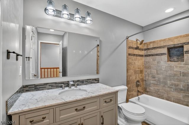 56 Portsmouth Ct 56, Hamburg Boro, NJ 07419
