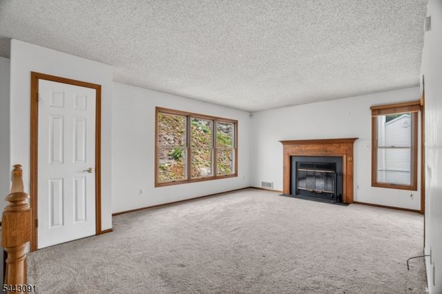 56 Portsmouth Ct 56, Hamburg Boro, NJ 07419