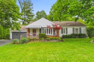 2656 Zollinger Road, Upper Arlington, OH 43221