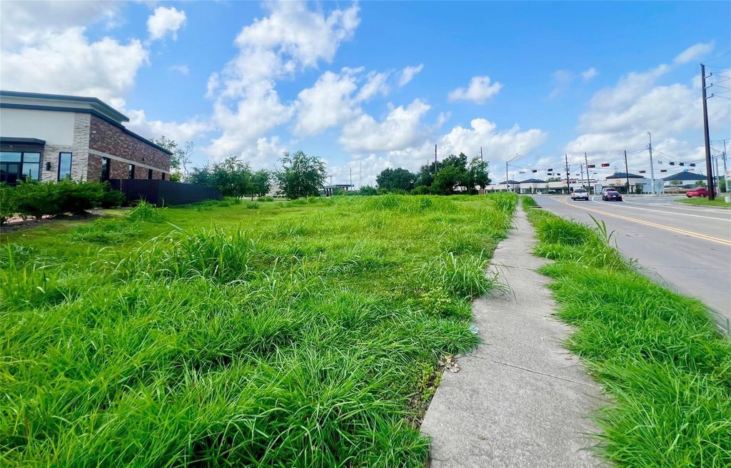 2023 5th Street, Stafford, TX 77477