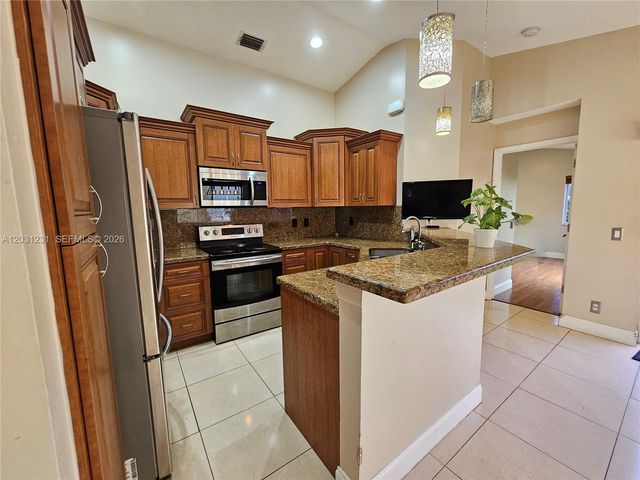 4232 Mahogany Ridge Dr, Weston, FL 33331