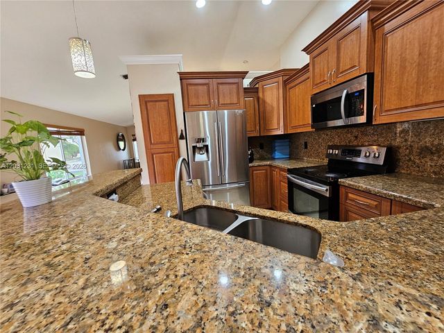 4232 Mahogany Ridge Dr, Weston, FL 33331