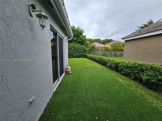 4232 Mahogany Ridge Dr, Weston, FL 33331