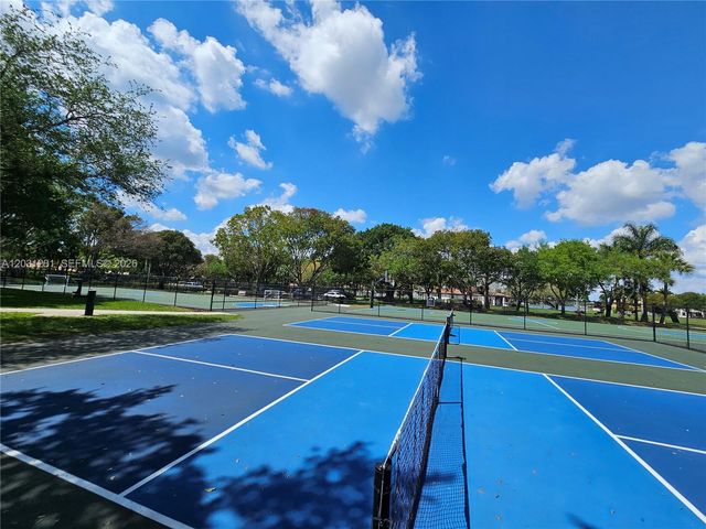 4232 Mahogany Ridge Dr, Weston, FL 33331