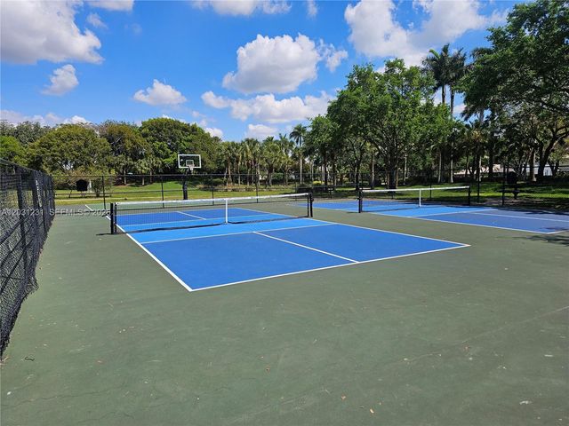 4232 Mahogany Ridge Dr, Weston, FL 33331