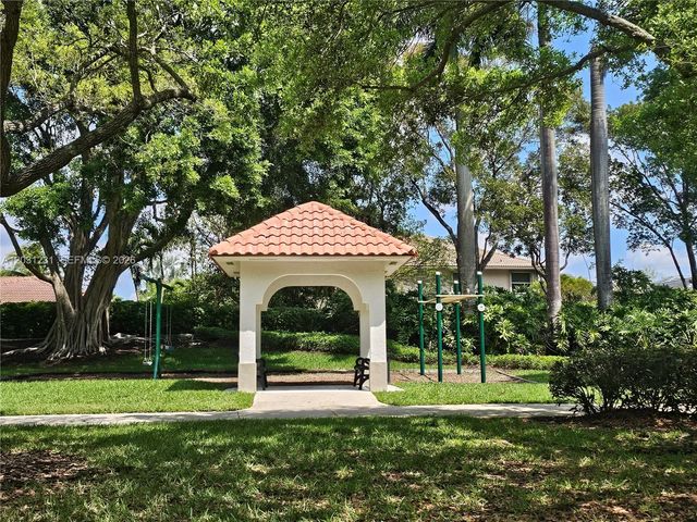 4232 Mahogany Ridge Dr, Weston, FL 33331