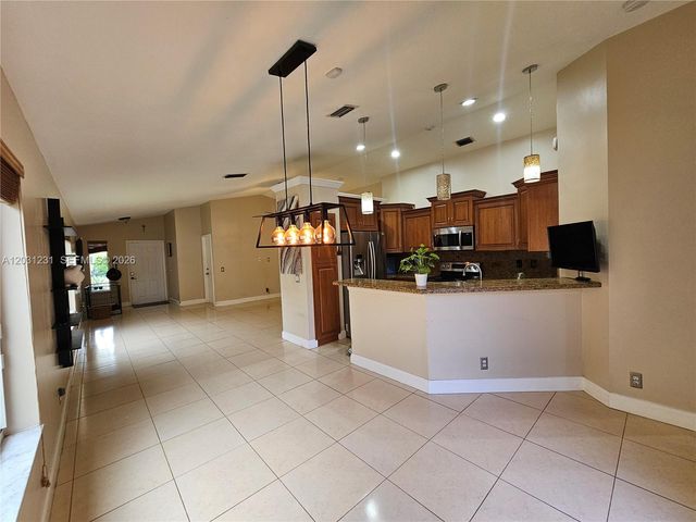 4232 Mahogany Ridge Dr, Weston, FL 33331