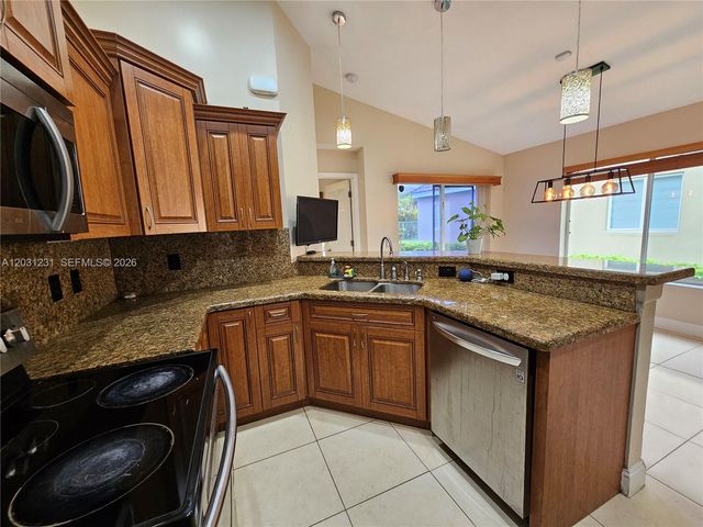 4232 Mahogany Ridge Dr, Weston, FL 33331