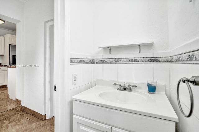 5801 SW 20th St, Miami, FL 33155