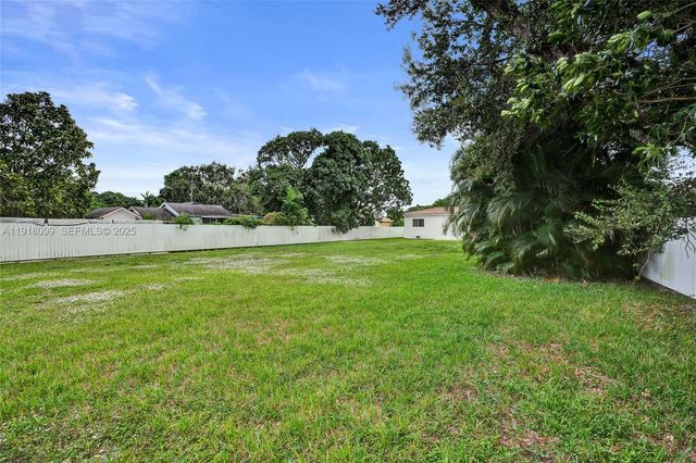 5801 SW 20th St, Miami, FL 33155