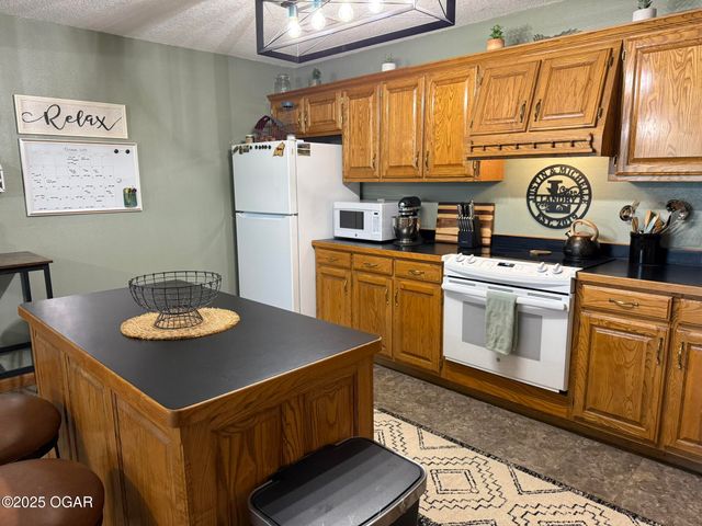 9997 Harmony Road, Carthage, MO 64836