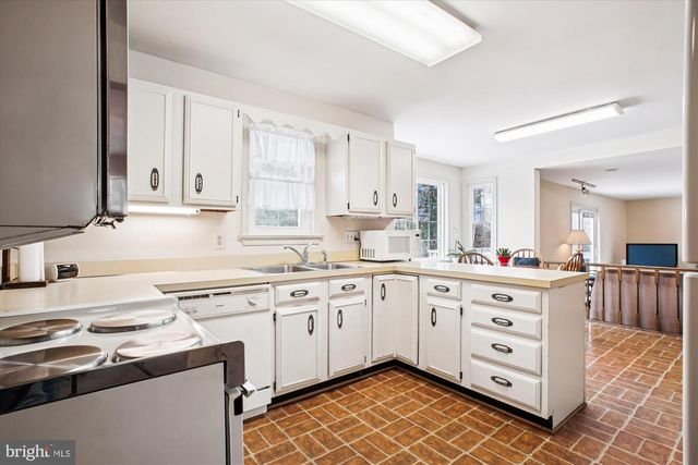 9007 EDGEPARK RD, Vienna, VA 22182