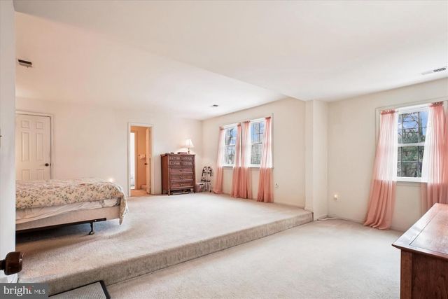 9007 EDGEPARK RD, Vienna, VA 22182