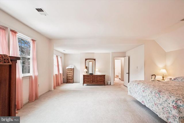 9007 EDGEPARK RD, Vienna, VA 22182