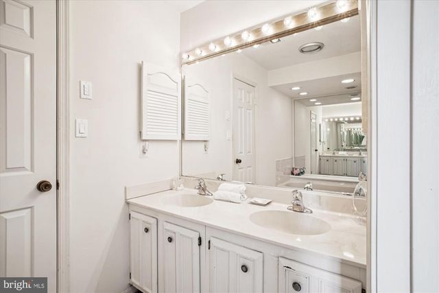 9007 EDGEPARK RD, Vienna, VA 22182