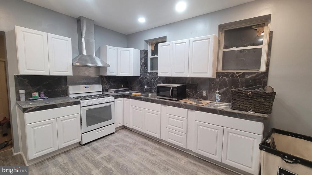 301 SPRING ST, Trenton, NJ 08618