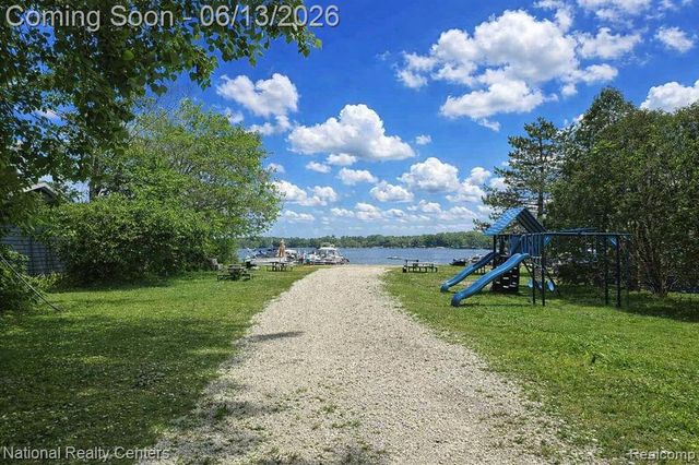 7451 Garland Avenue, Brighton, MI 48116