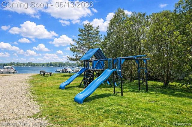 7451 Garland Avenue, Brighton, MI 48116