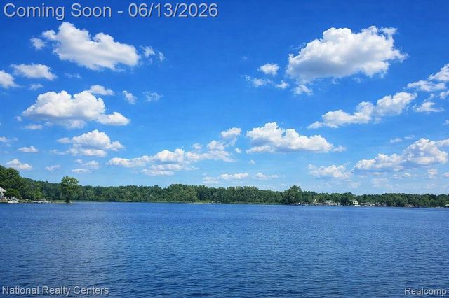 7451 Garland Avenue, Brighton, MI 48116
