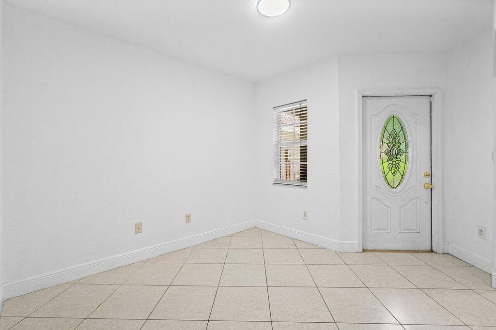 Image 10 of property listing at 12744 Westhampton Circle, Wellington, FL 33414