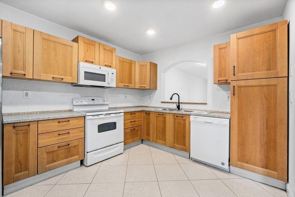 Image 12 of property listing at 12744 Westhampton Circle, Wellington, FL 33414