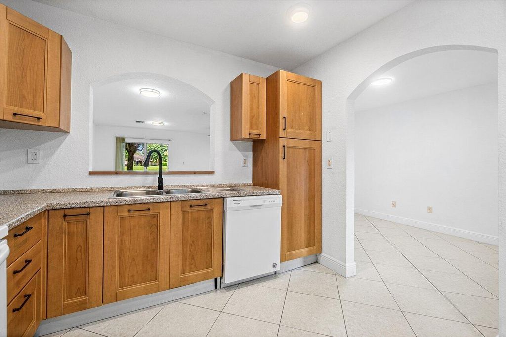 Image 13 of property listing at 12744 Westhampton Circle, Wellington, FL 33414