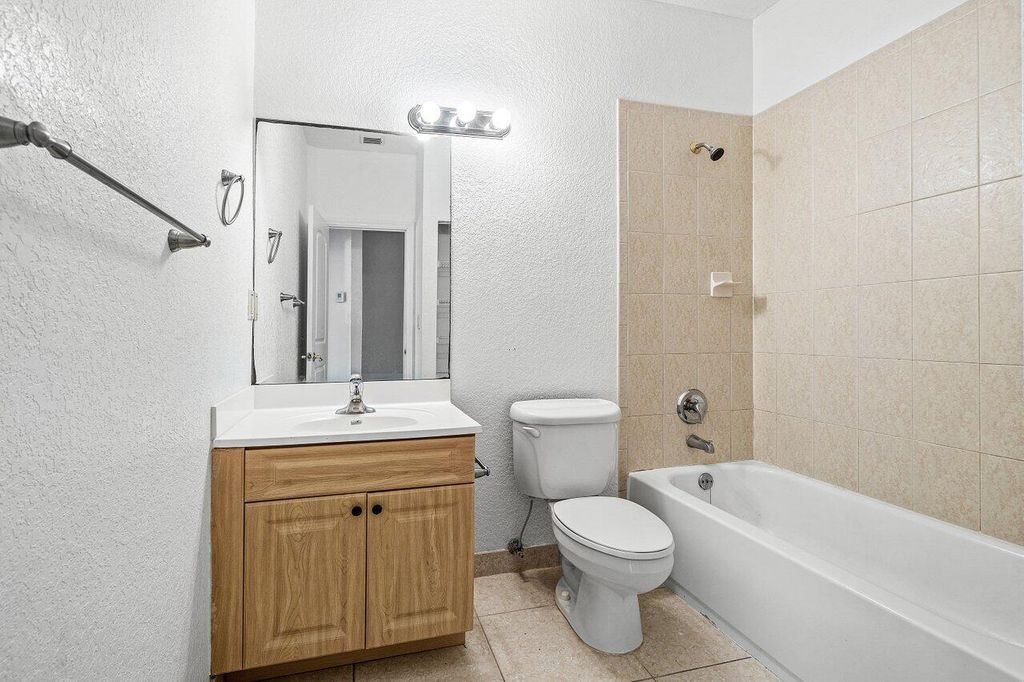 Image 23 of property listing at 12744 Westhampton Circle, Wellington, FL 33414