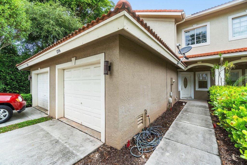 Image 3 of property listing at 12744 Westhampton Circle, Wellington, FL 33414