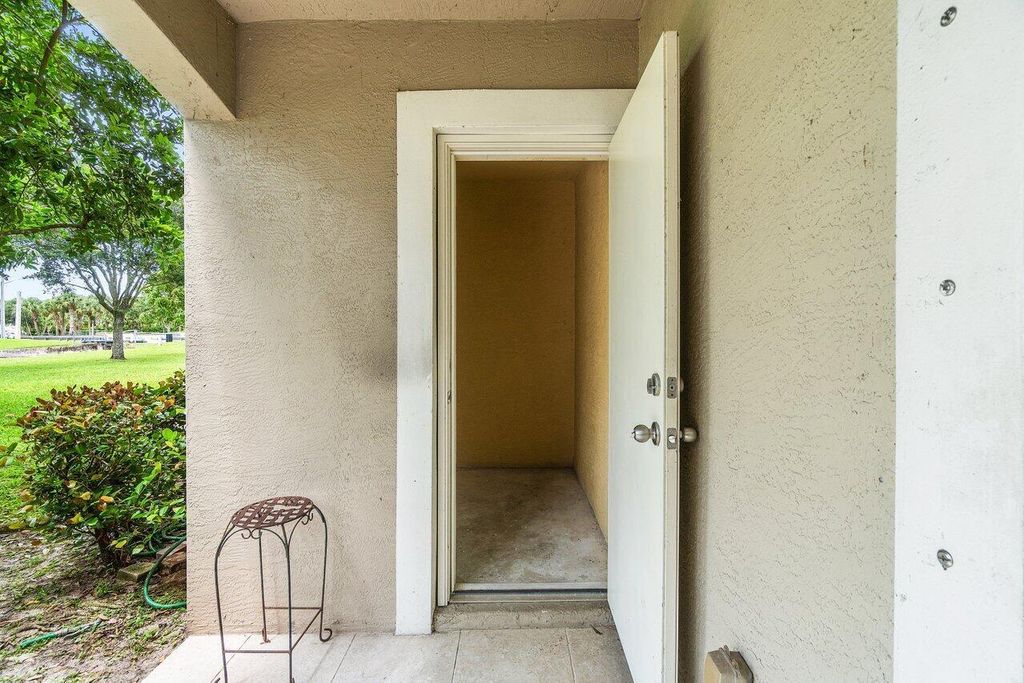 Image 32 of property listing at 12744 Westhampton Circle, Wellington, FL 33414