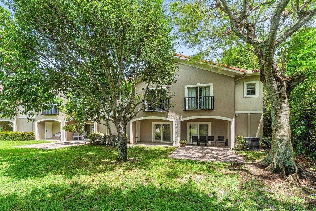 Image 37 of property listing at 12744 Westhampton Circle, Wellington, FL 33414