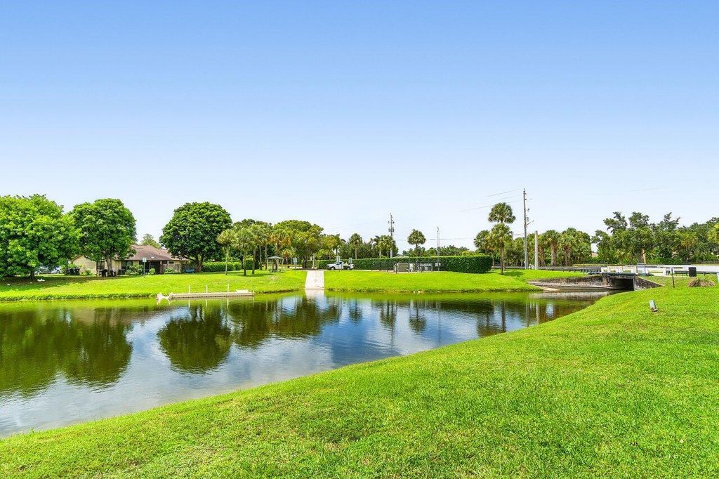 Image 38 of property listing at 12744 Westhampton Circle, Wellington, FL 33414