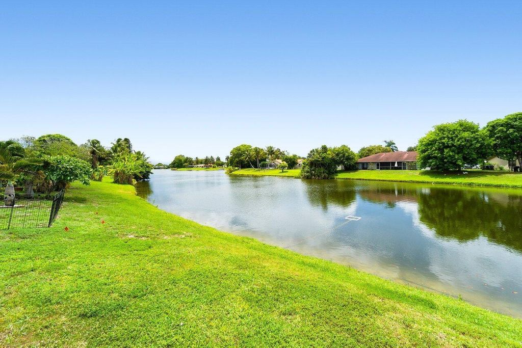 Image 40 of property listing at 12744 Westhampton Circle, Wellington, FL 33414