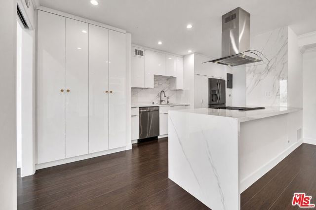 865 Comstock Avenue 16C, Los Angeles, CA 90024