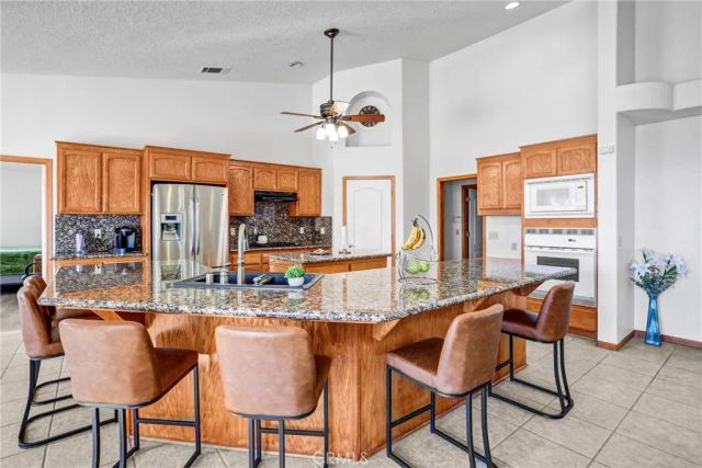 15813 Willow Street, Hesperia, CA 92345