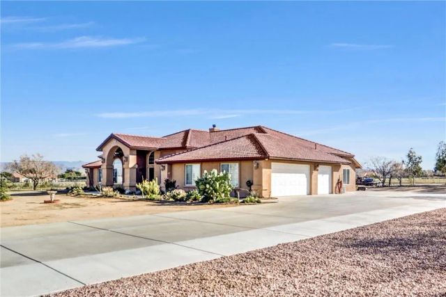 15813 Willow Street, Hesperia, CA 92345