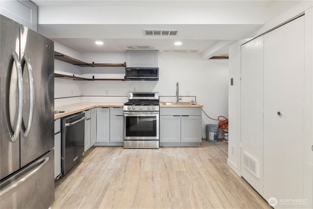 900 NE 105th St, Seattle, WA 98125