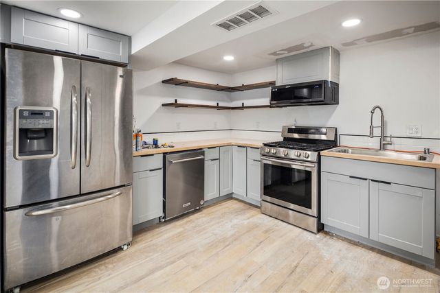 900 NE 105th St, Seattle, WA 98125